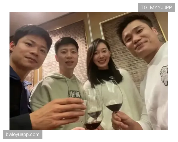 孙一文训练完顺手拎了杯奶茶,这自律和放纵的切换也太丝滑了吧 孙一文训练完顺手拎了杯奶茶,这自律和放纵的切换也太丝滑了吧