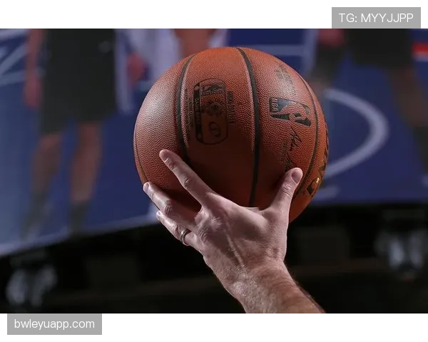 深度探讨 FIBA 和 NBA 规则区别背后的逻辑与执行细节