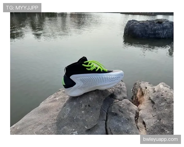 苏翊鸣家里堆满赞助商送的限量球鞋，自己却天天穿训练旧鞋出街